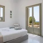 House Of Harmony - Beachfront Feriehus