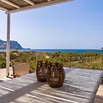 House Of Harmony - Beachfront 別荘