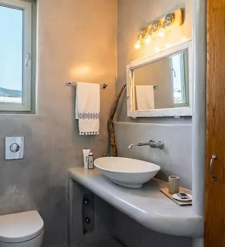 House Of Harmony - Beachfront Holiday home Andiparos